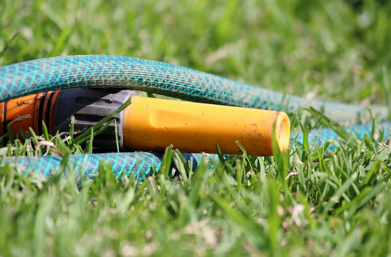COMPARISONS OF GARDEN HOSES COMPARISONS OF GARDEN HOSES